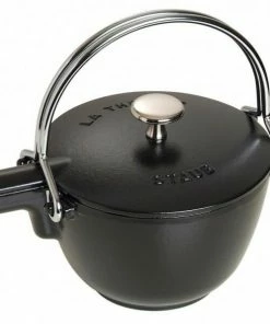 Staub Teekanne Und Wasserkessel Aus Gusseisen In Schwarz