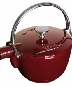 Staub Teekanne Und Wasserkessel Aus Gusseisen In Grenadine