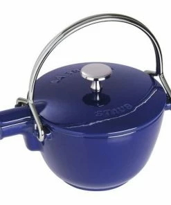 Staub Teekanne Und Wasserkessel Aus Gusseisen In Dunkelblau