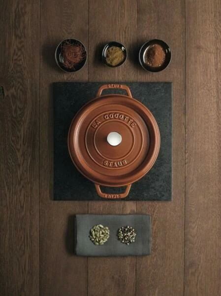 Staub Cocotte Rund Aus Gusseisen In Zimt 10, 8 Cm/ 5 Cm/ 0,25 Liter – Bild 3